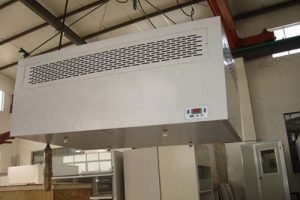 潔凈層流罩有風(fēng)機(jī)內(nèi)裝和風(fēng)機(jī)外接兩種，安裝方式有懸掛式和落地支架式兩種